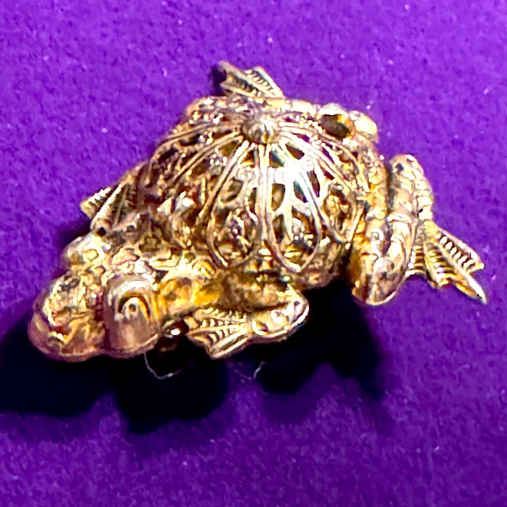 Vintage Gold tone costume jewelry Frog Brooch - Picture 3 of 7